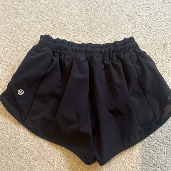 Lululemon hottie hot shorts size 4 - Picture 3 of 3